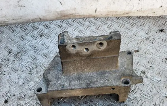 Opel Meriva B Engine mounting bracket 55566378