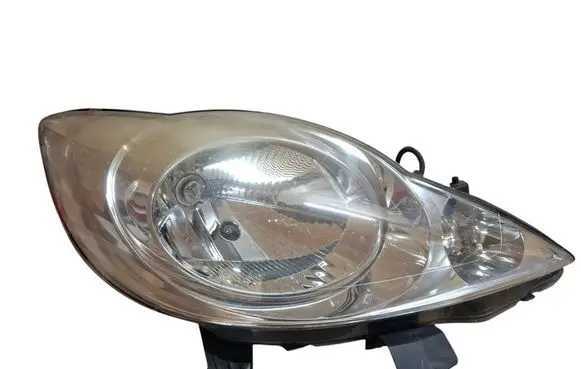 Peugeot 107 Headlight/headlamp 811100H030 89033104