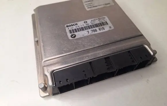 BMW 5 E39 Engine control unit/module 0281010314 7788016