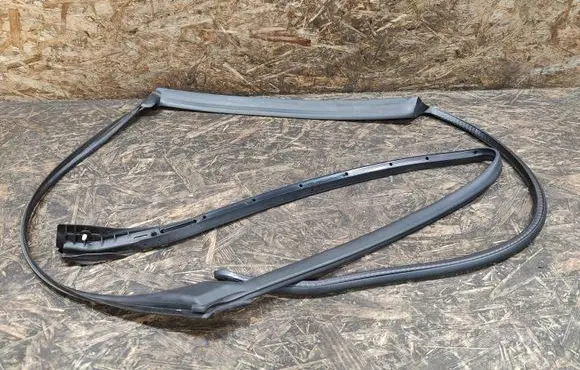 Land Rover Discovery 5 Rubber seal rear door HY32250A21A
