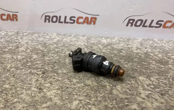 Audi A6 S6 C4 4A Fuel injector 058133551A