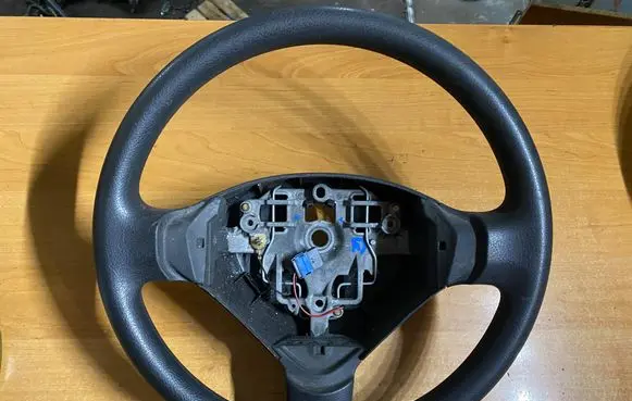 Peugeot 207 Steering wheel 6046260 6045458