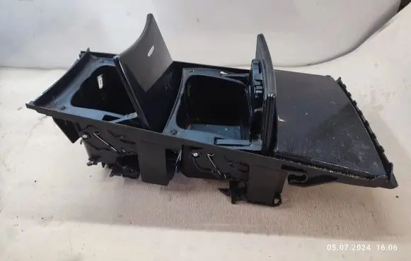 Mercedes-Benz ML W164 Glove box central console A1646800814