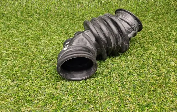 Ford Focus Air intake hose/pipe AV619C623GA