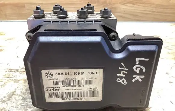 Volkswagen PASSAT B7 ABS Pump 3AA614109M