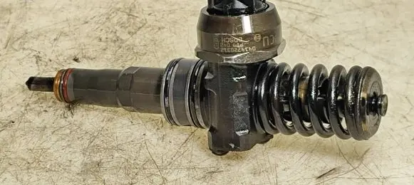 Volkswagen Eos Fuel injector 038130073BQ 0414720312