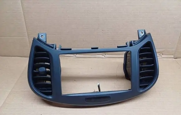 Nissan Juke I F15 Dash center air vent grill 682601KE0A 682U11KE0A