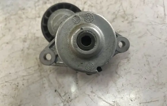 Hyundai i10 Generator/alternator belt tensioner 252812a000