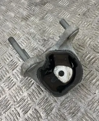 Lexus RX 450H Engine mount bracket