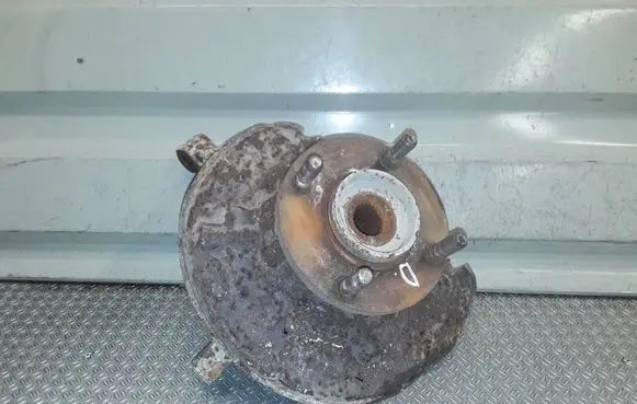 Mitsubishi Colt Front wheel hub spindle knuckle 