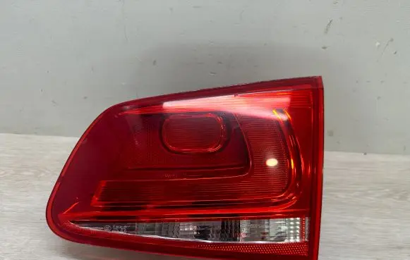 Volkswagen Touareg II Tailgate rear/tail lights 7P6945094A