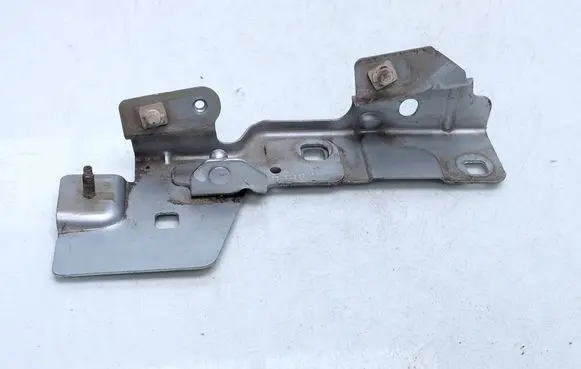 Renault Zoe Fender mounting bracket 654825654R 901264988R