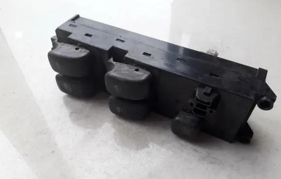 Mitsubishi Galant Electric window control switch MR722221