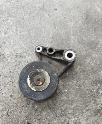 Nissan Patrol Y61 Belt tensioner pulley 117502W203