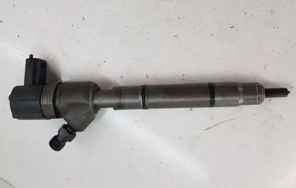 Hyundai i40 Fuel injector 0445110411