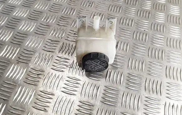 Brake fluid reservoir