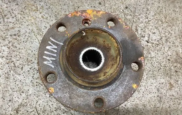 Front wheel hub