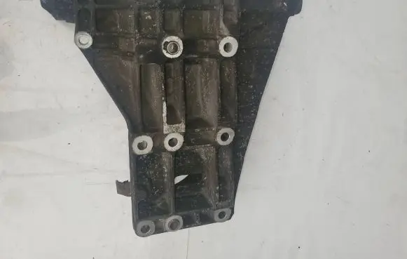 Porsche Cayenne (9PA) Engine mounting bracket 9481022135R