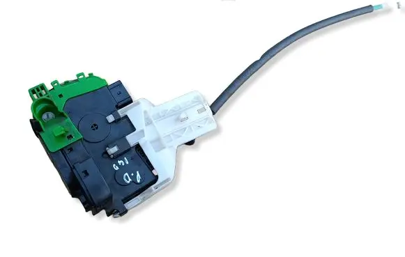 Hyundai i40 Front door lock 813203Z010