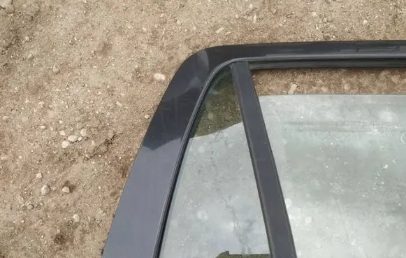 Opel Astra G Rear vent window glass as2