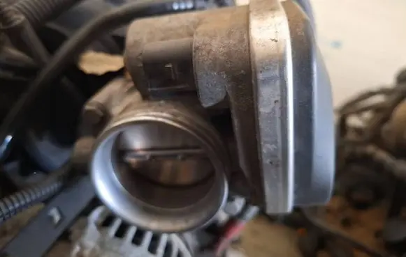 BMW 1 E81 E87 Throttle valve 135413922404