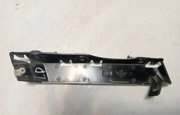 Land Rover Discovery 5 Front bumper mounting bracket HY3217A870AB LR129882 HY32-17A870-AB