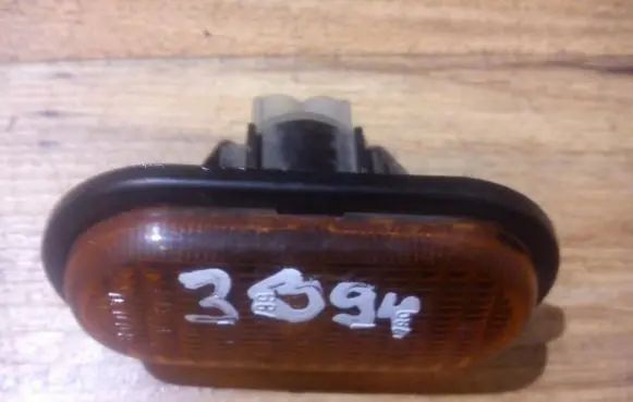 Front fender indicator light