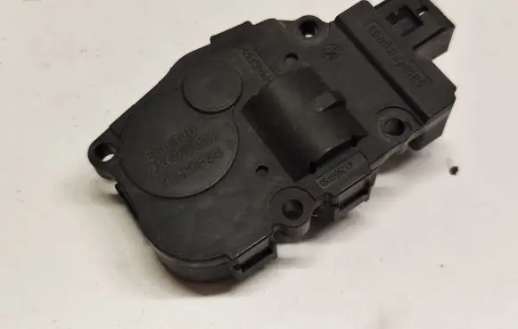 Mercedes-Benz GL X164 Intake manifold valve actuator/motor EFB336