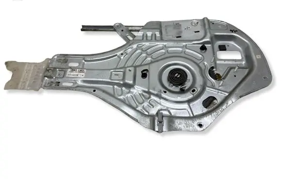 Hyundai Tucson JM Front window lifting mechanism without motor 824702E010