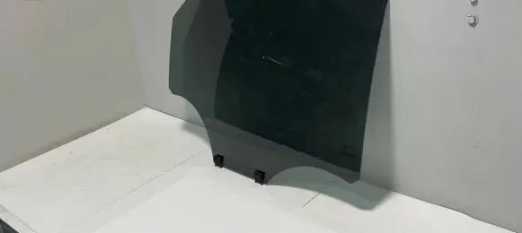 Rear door window glass