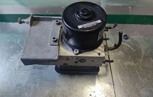 Mercedes-Benz CLK A209 C209 ABS Pump A0064310412