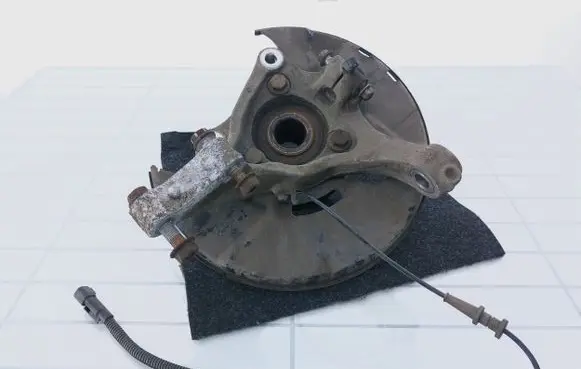 Opel Insignia A Front wheel hub spindle knuckle