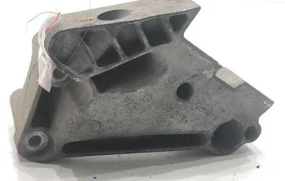 Engine mounting bracket