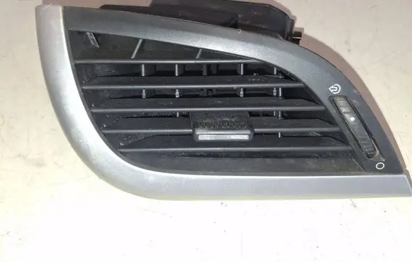 Peugeot 207 Dash center air vent grill 9650088577 A1010046