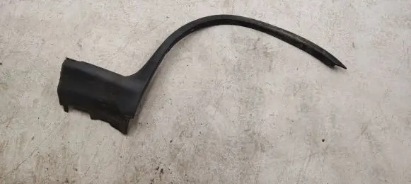 Fender trim (molding)