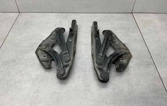 Audi A1 Engine bonnet/hood hinges 8X0823302 8X0823301