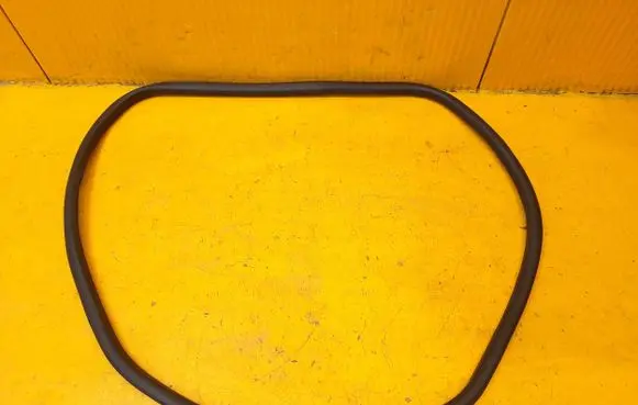 Peugeot 308 Rubber seal rear door 9835307080