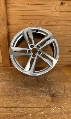 Audi A1 R17 alloy rim 82A601025K