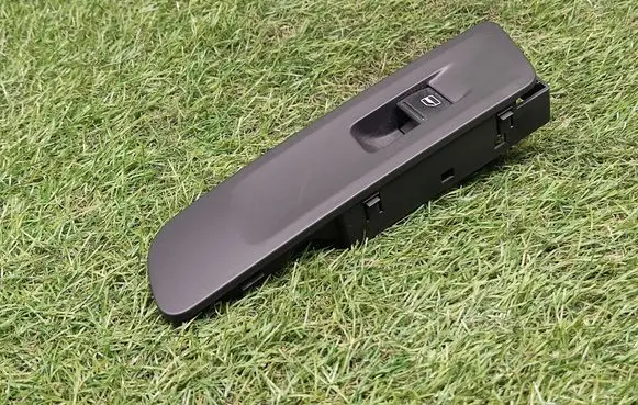 Volkswagen Tiguan Front door window switch trim 5N1867256A