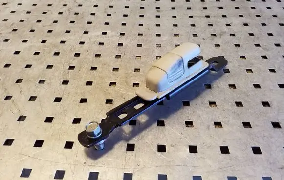 Nissan Juke I F15 Seat belt adjustment rail 6096312A 63020B