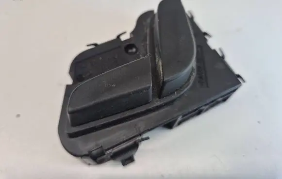 Mercedes-Benz C W204 Seat control switch A2048709010 03463875