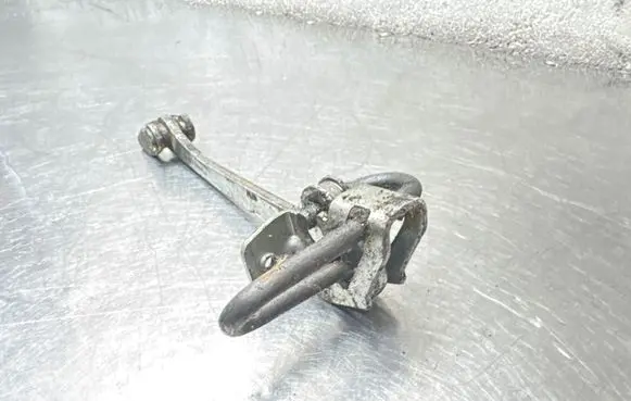 Opel Zafira A Front door check strap stopper 90579391