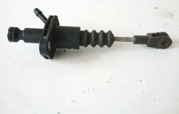 Opel Vectra B Clutch master cylinder 90522656