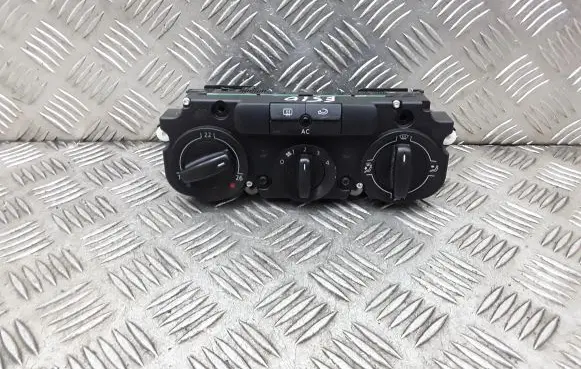Volkswagen Tiguan Climate control unit 5M2820045A