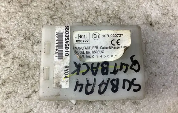 Subaru Outback Door central lock control unit/module 10R020727 GSREU52 0145804