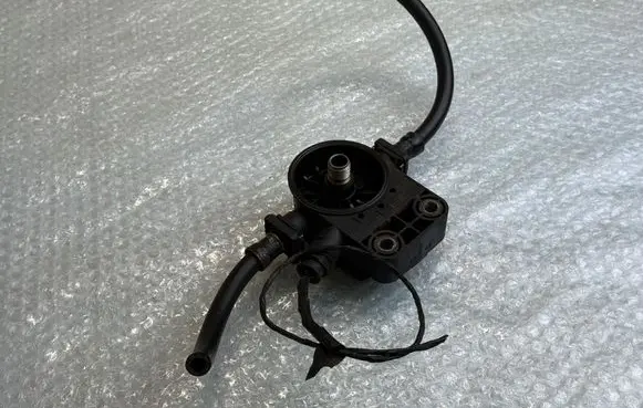 BMW 5 E39 Fuel filter bracket/mount holder 2248278