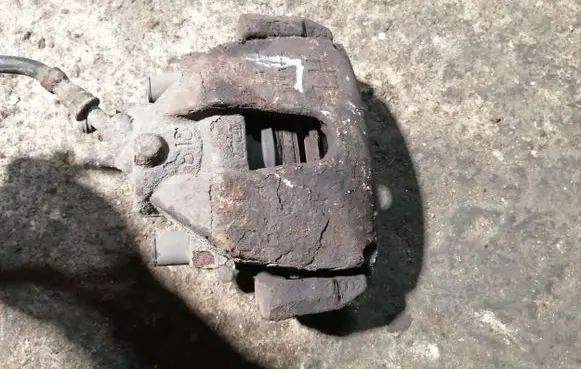Volvo S40 Front brake caliper