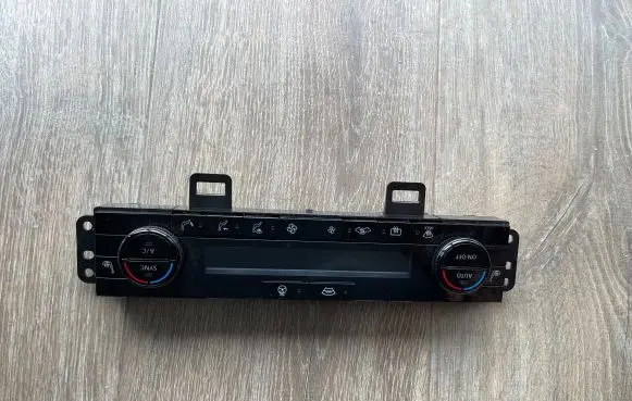 Nissan Qashqai Interior fan control switch 275006UN3C