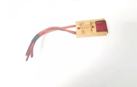 Volkswagen PASSAT B5 Fuse 8A0037530