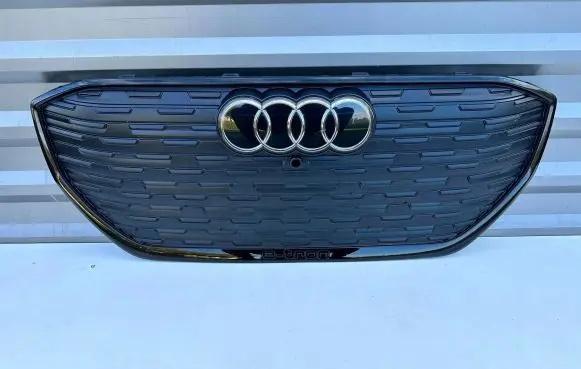 Audi e-tron Front bumper upper radiator grill